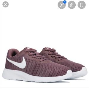 Nike Tanjun Smoked mauve 6.5 EUC